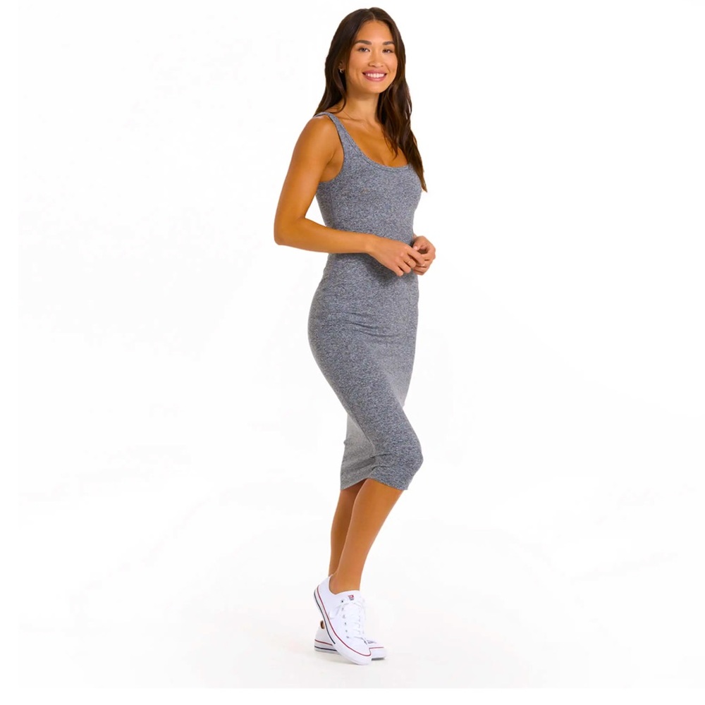 Vuori halo essential dress. Color- heather gray
